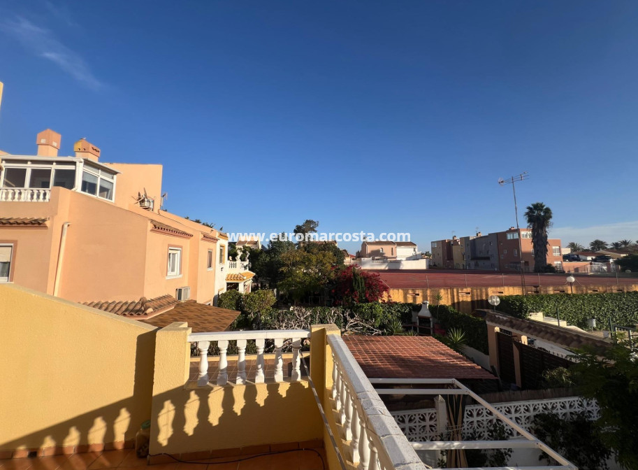 Sale - Villa - Torrevieja - Calas blanca