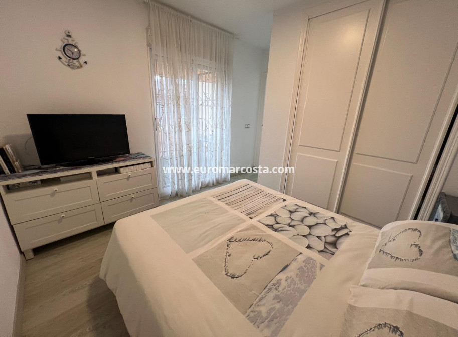Sale - Villa - Torrevieja - Calas blanca