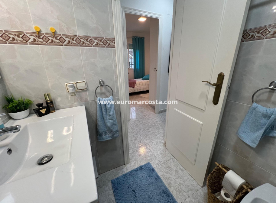 Sale - Villa - Torrevieja - Calas blanca