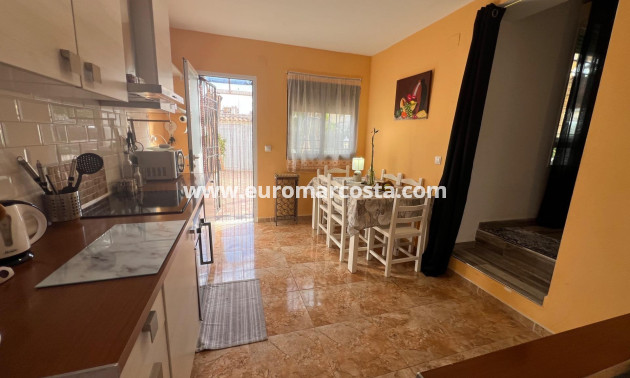 Sale - Villa - Torrevieja - Calas blanca