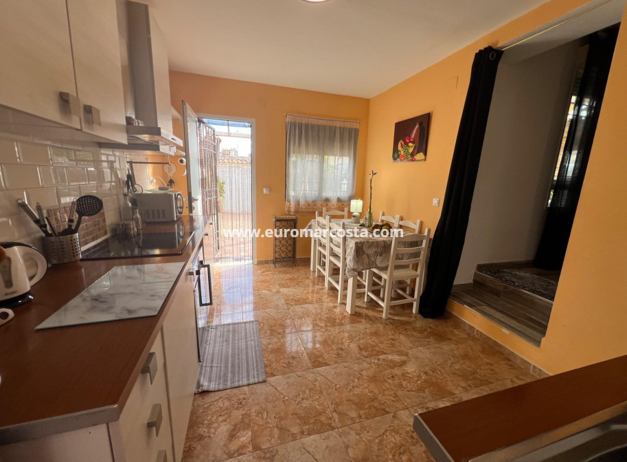 Sale - Villa - Torrevieja - Calas blanca