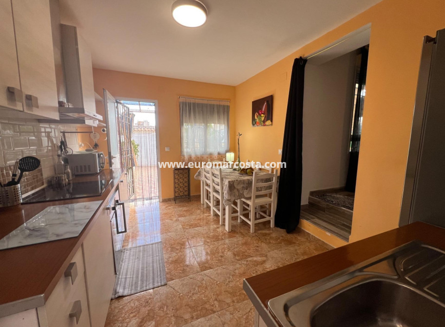 Sale - Villa - Torrevieja - Calas blanca