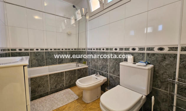 Objekte zum Wiederverkauf - Villa freitstehend - Torrevieja - Orihuela Costa