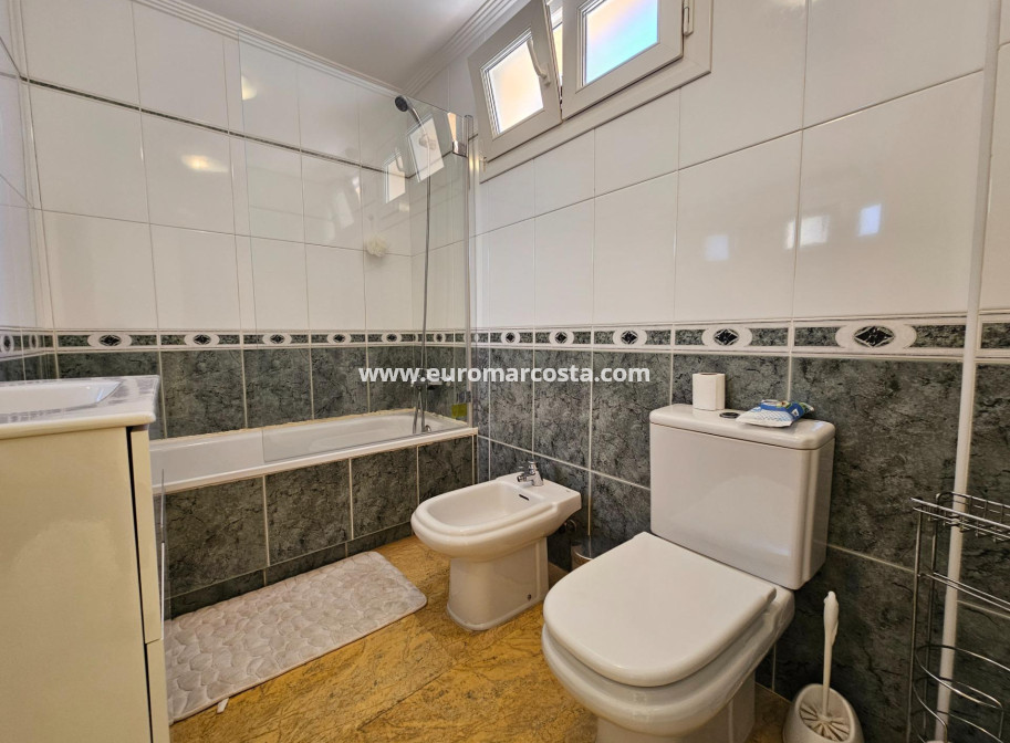 Objekte zum Wiederverkauf - Villa freitstehend - Torrevieja - Orihuela Costa