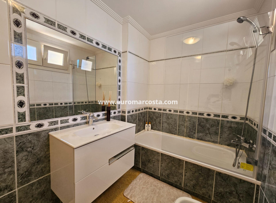 Objekte zum Wiederverkauf - Villa freitstehend - Torrevieja - Orihuela Costa