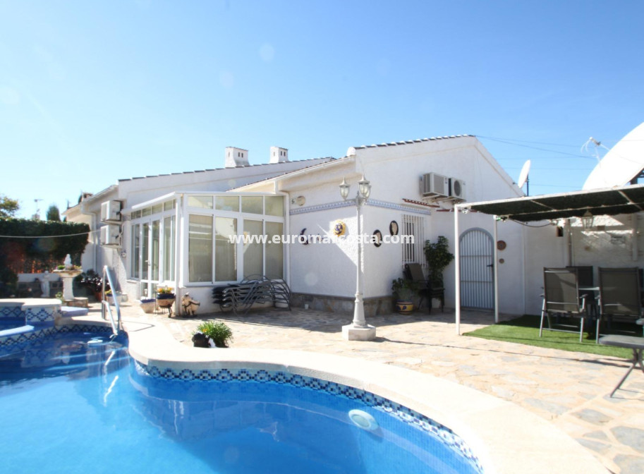 Sale - Villa - Torrevieja - TORREVIEJA