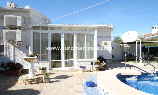 Sale - Villa - Torrevieja - TORREVIEJA