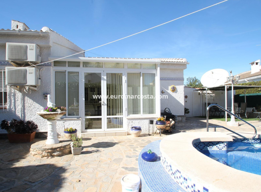 Sale - Villa - Torrevieja - TORREVIEJA
