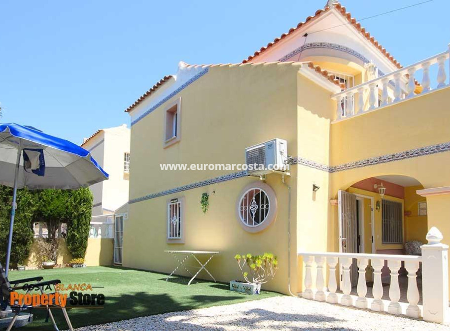 Sale - Villa - Torrevieja - TORREVIEJA