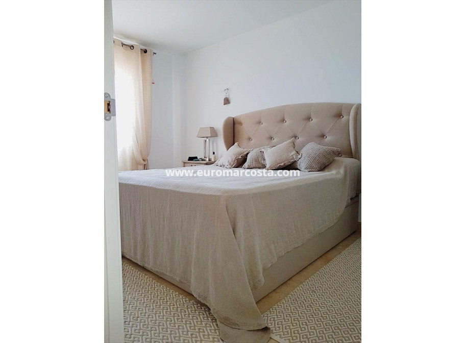 Sale - Apartment / flat - Torrevieja - Orihuela Costa