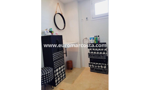 Sale - Apartment / flat - Torrevieja - Orihuela Costa