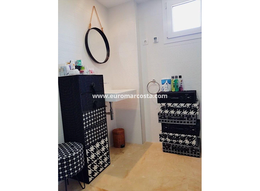 Sale - Apartment / flat - Torrevieja - Orihuela Costa