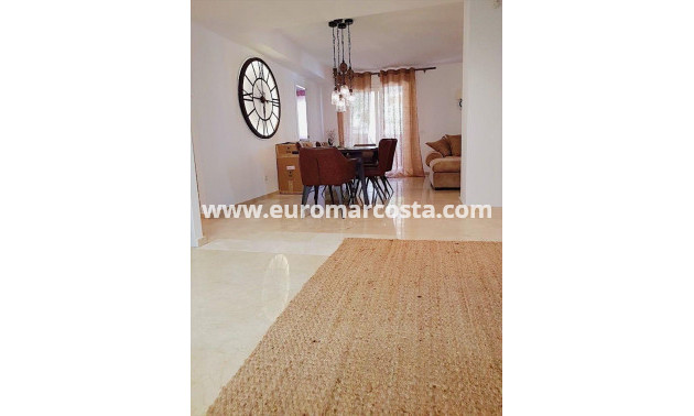 Sale - Apartment / flat - Torrevieja - Orihuela Costa