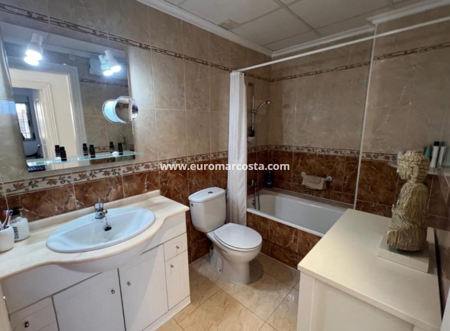 Sale - Apartment / flat - Guardamar del Segura