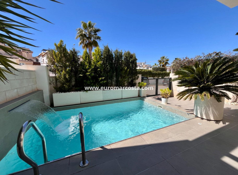 Objekte zum Wiederverkauf - Stadthaus - Orihuela Costa - TORREVIEJA