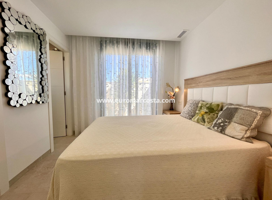 Objekte zum Wiederverkauf - Stadthaus - Orihuela Costa - TORREVIEJA