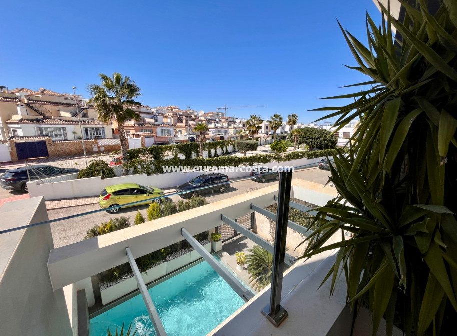 Objekte zum Wiederverkauf - Stadthaus - Orihuela Costa - TORREVIEJA