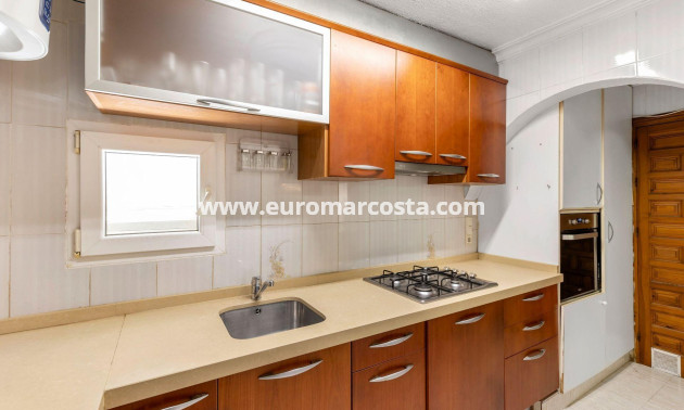 Objekte zum Wiederverkauf - Stadthaus - Torrevieja - Los Europeos
