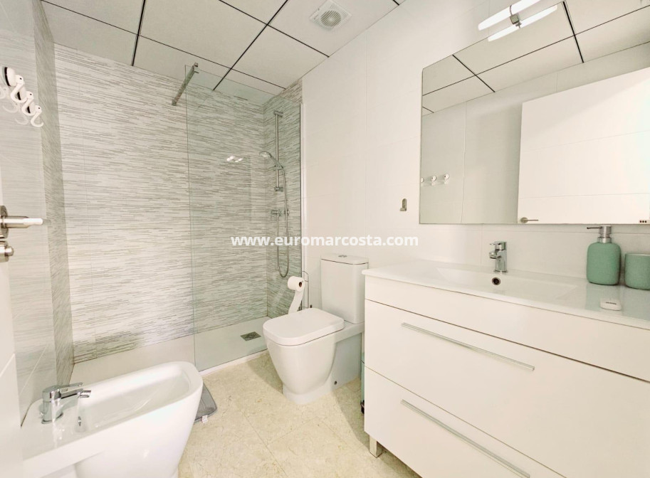 Objekte zum Wiederverkauf - Wohnung - Torrevieja - TORREVIEJA