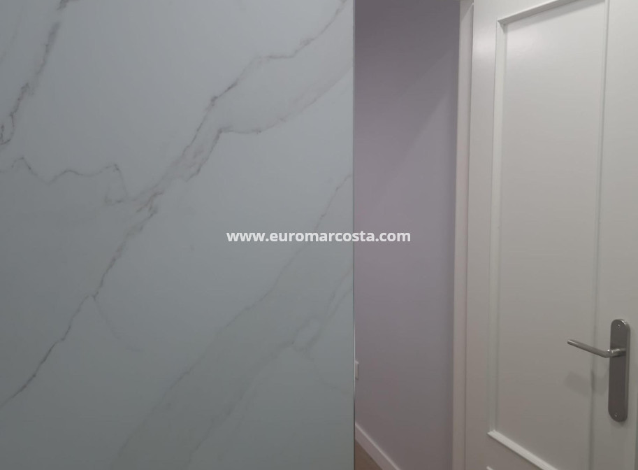 Sale - Apartment / flat - Torrevieja - La Mata