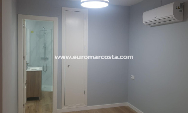 Sale - Apartment / flat - Torrevieja - La Mata