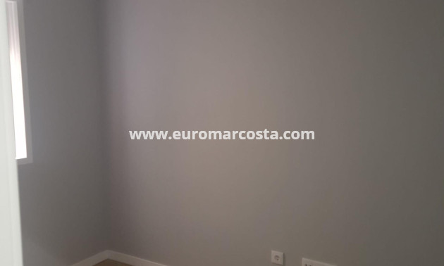 Sale - Apartment / flat - Torrevieja - La Mata