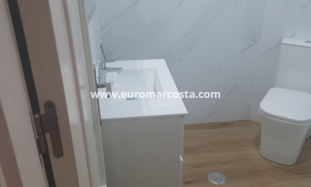 Sale - Apartment / flat - Torrevieja - La Mata