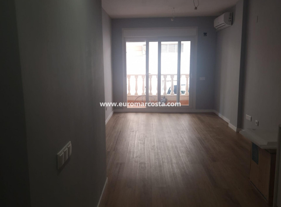 Sale - Apartment / flat - Torrevieja - La Mata