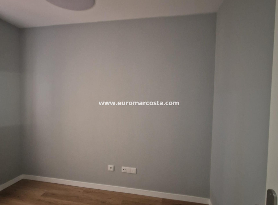 Sale - Apartment / flat - Torrevieja - La Mata