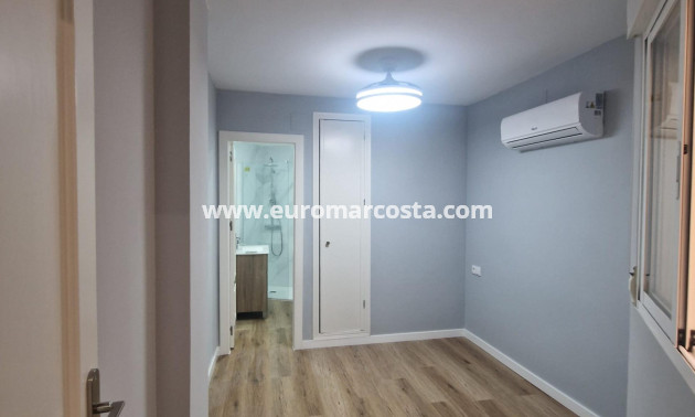 Sale - Apartment / flat - Torrevieja - La Mata