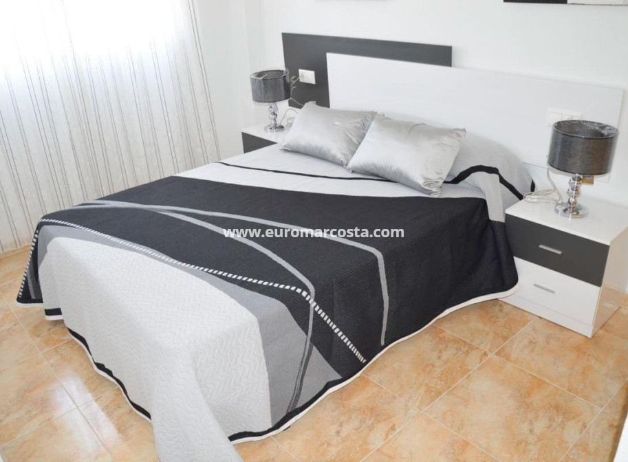 Sale - Apartment / flat - La marina - La Marina