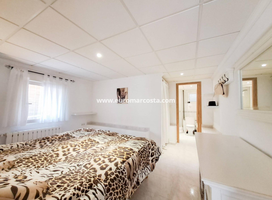 Venta - Villa - Orihuela Costa - Villamartín-Las Filipinas
