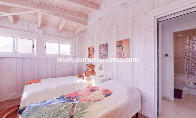 Venta - Villa - Orihuela Costa - Villamartín-Las Filipinas