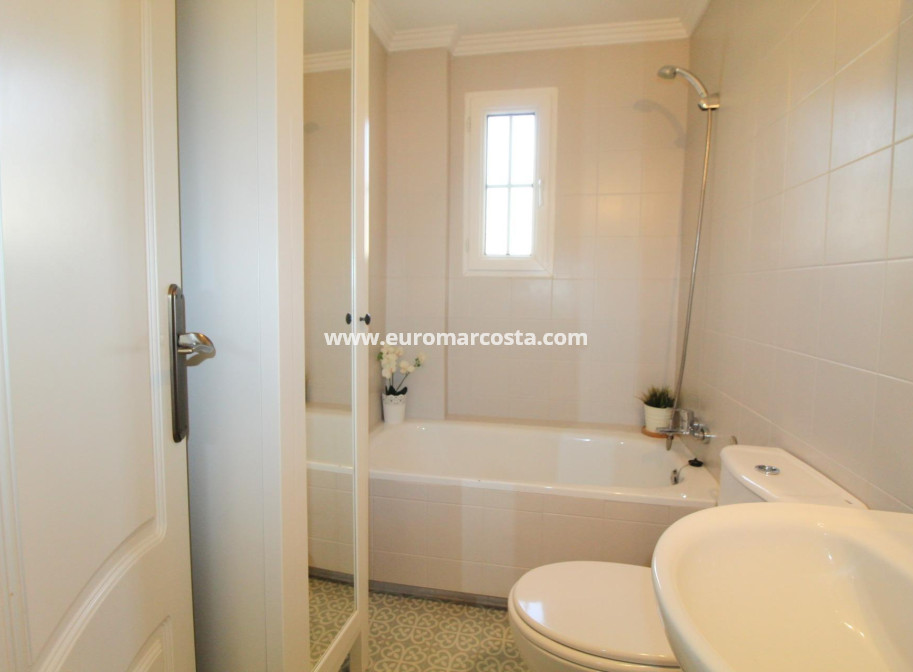 Sale - Apartment / flat - Torrevieja - TORREVIEJA