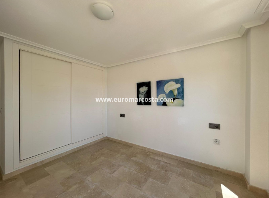 Sale - Villa - Guardamar del Segura - Urbanizaciones