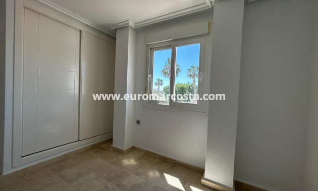 Sale - Villa - Guardamar del Segura - Urbanizaciones