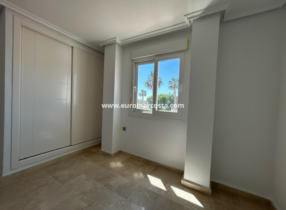 Sale - Villa - Guardamar del Segura - Urbanizaciones