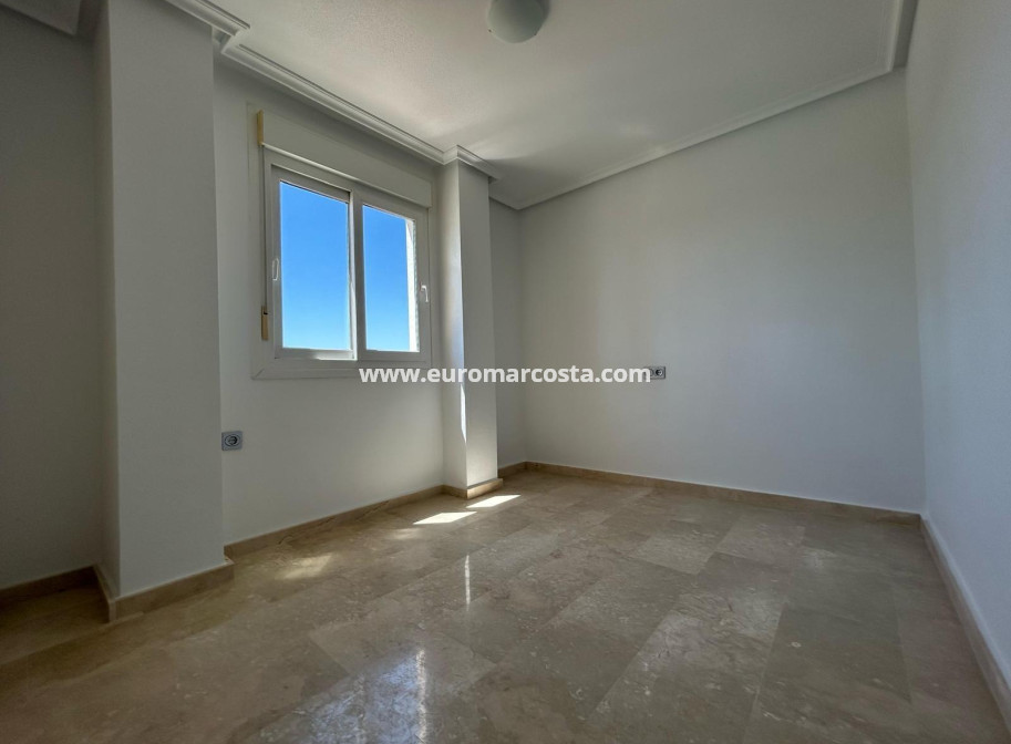 Sale - Villa - Guardamar del Segura - Urbanizaciones