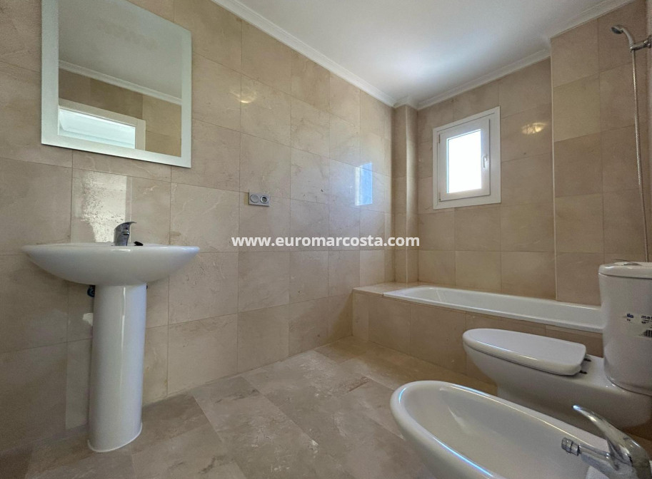 Sale - Villa - Guardamar del Segura - Urbanizaciones