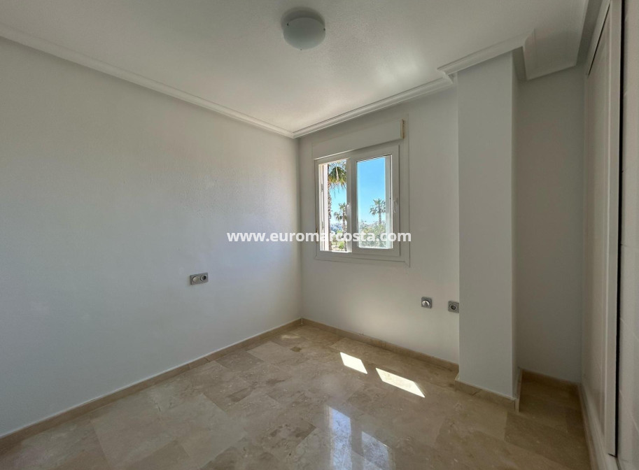 Sale - Villa - Guardamar del Segura - Urbanizaciones