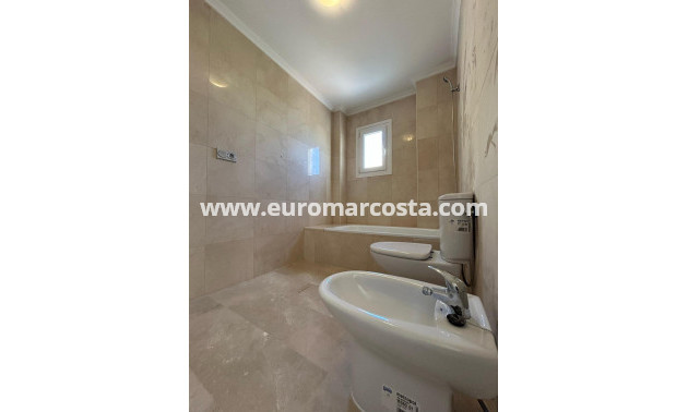 Sale - Villa - Guardamar del Segura - Urbanizaciones