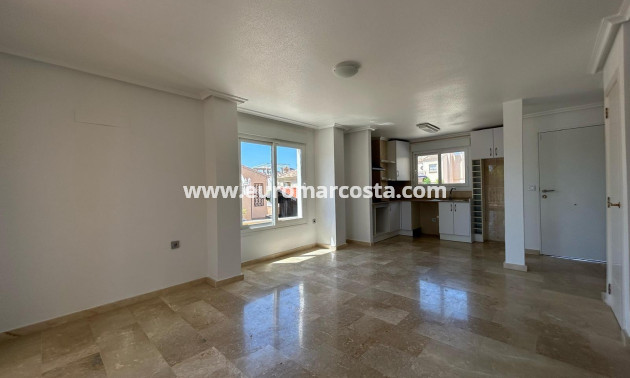 Sale - Villa - Guardamar del Segura - Urbanizaciones