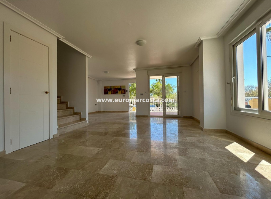 Sale - Villa - Guardamar del Segura - Urbanizaciones
