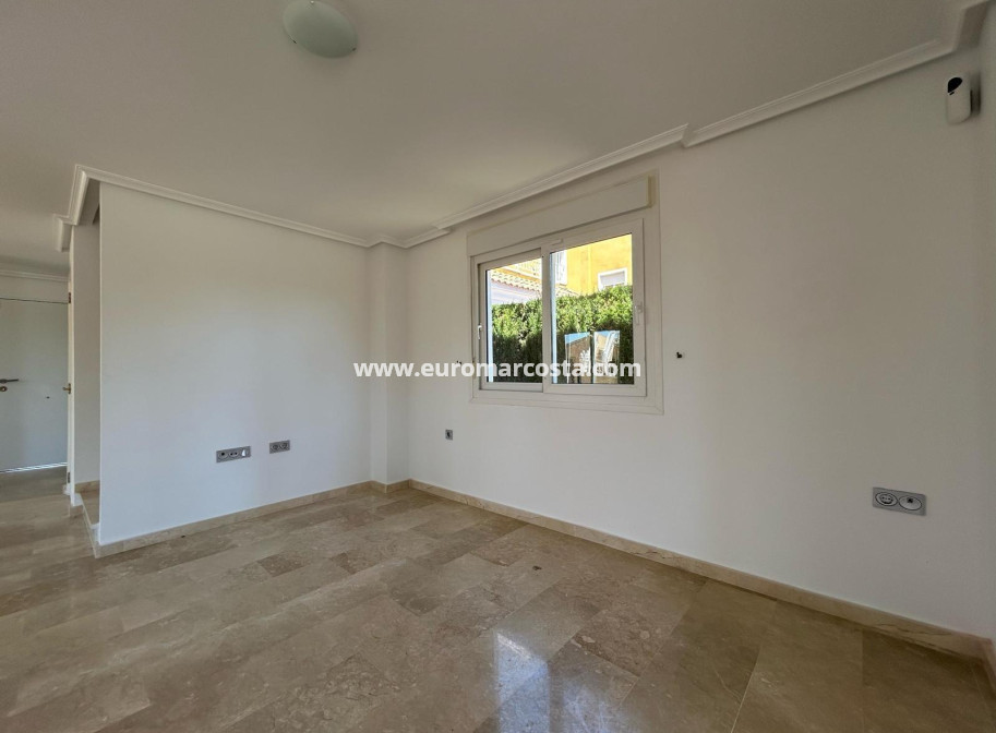 Sale - Villa - Guardamar del Segura - Urbanizaciones