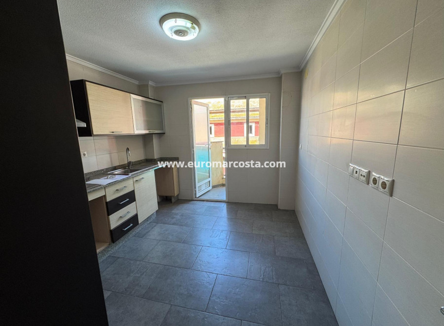 Objekte zum Wiederverkauf - Wohnung - Almoradi - Centro urbano 2