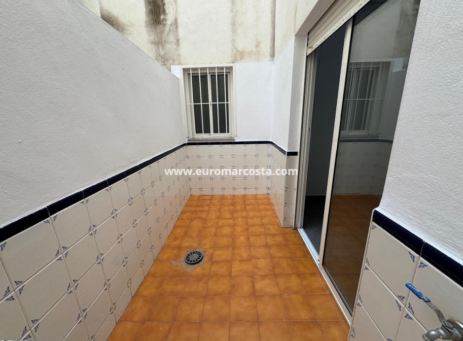 Objekte zum Wiederverkauf - Wohnung - Almoradi - Centro urbano 2