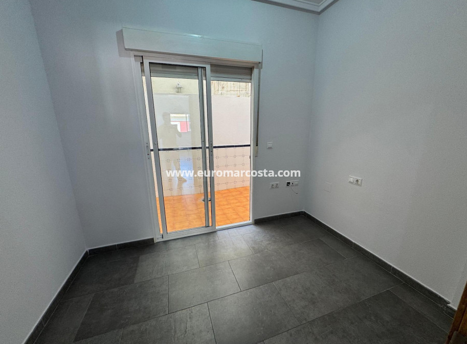 Objekte zum Wiederverkauf - Wohnung - Almoradi - Centro urbano 2