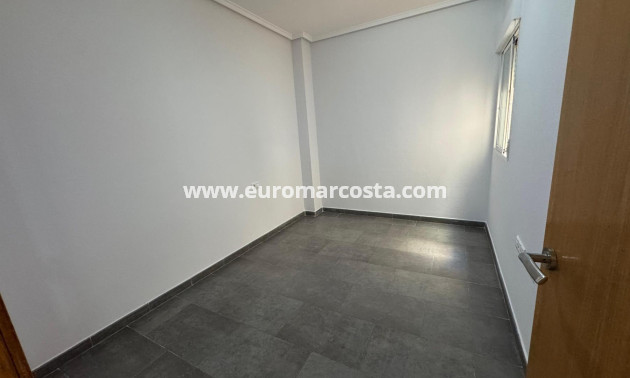 Objekte zum Wiederverkauf - Wohnung - Almoradi - Centro urbano 2