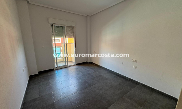 Objekte zum Wiederverkauf - Wohnung - Almoradi - Centro urbano 2