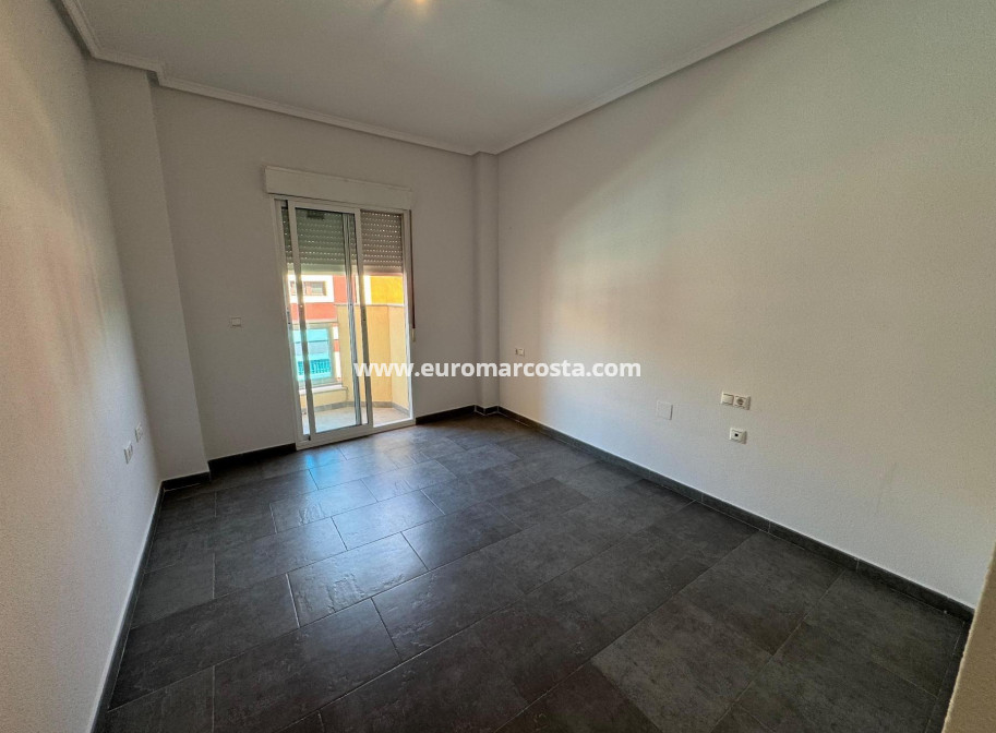 Objekte zum Wiederverkauf - Wohnung - Almoradi - Centro urbano 2
